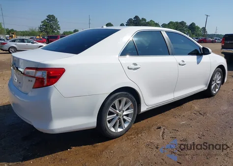 2014 Toyota Camry Xle z USA, uszkodzony, nr VIN 4T1BF1FK0EU382371